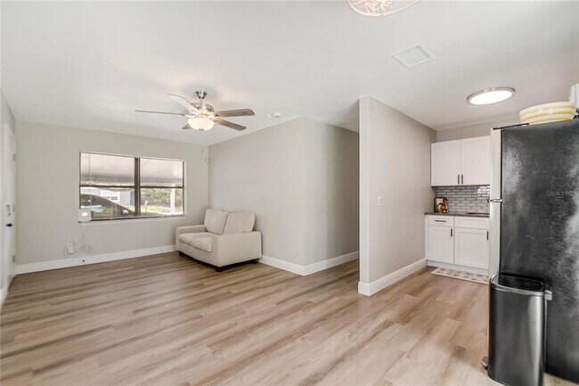 Building Photo - 211 Woodmere Blvd