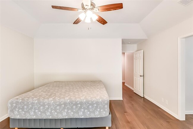 Building Photo - 11209 Deadoak Ln