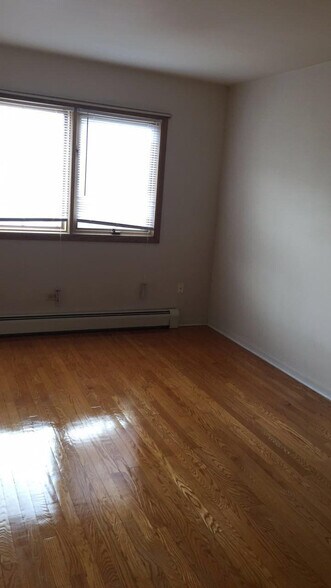 Building Photo - 931 S Cora St