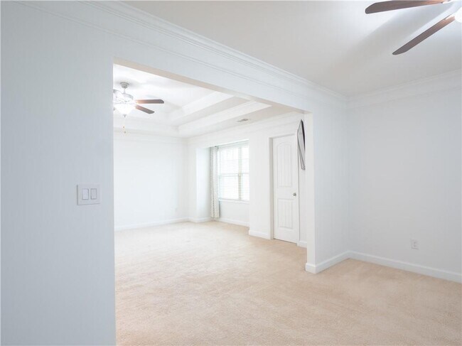 Building Photo - 4865 Alexandria Ave