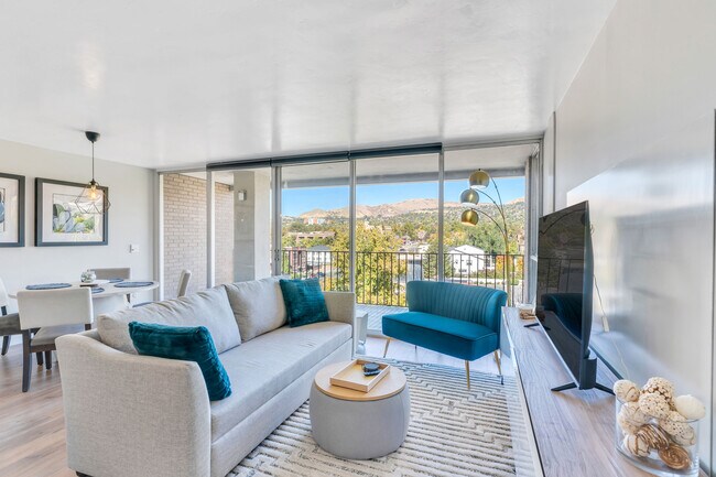 Building Photo - 700 E 200 S