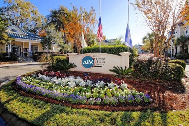 Building Photo - Spacious Third-Floor Condo at The Estate a...