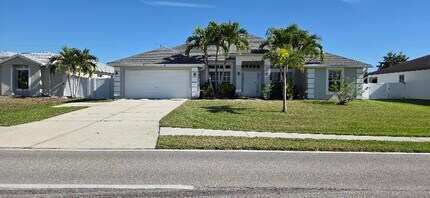 Building Photo - 3925 Agualinda Blvd