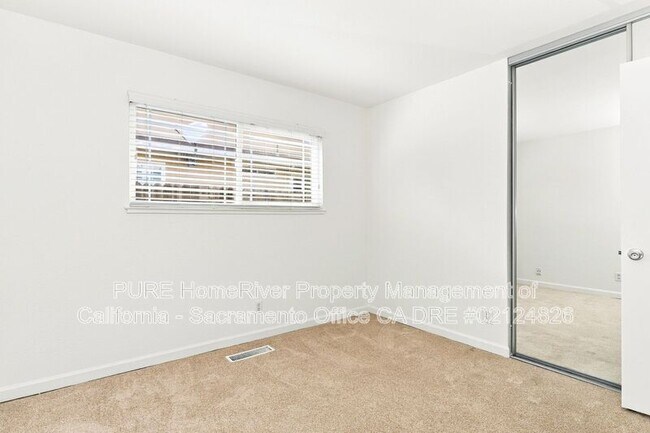 Building Photo - 4924 Olive Oak Way