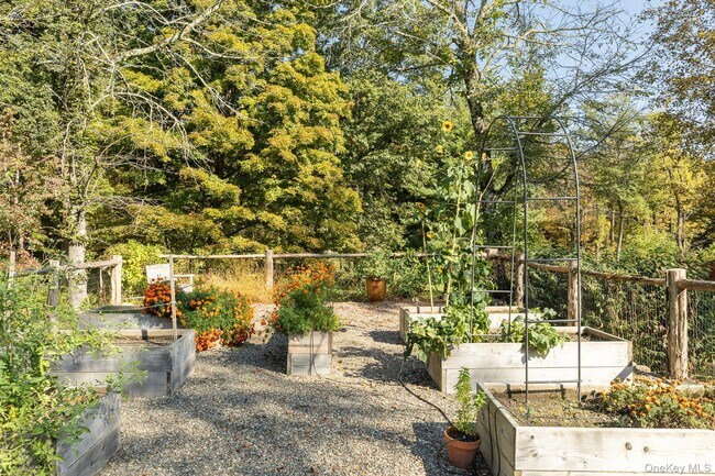 Building Photo - 4-6 Old Primrose Hill Rd