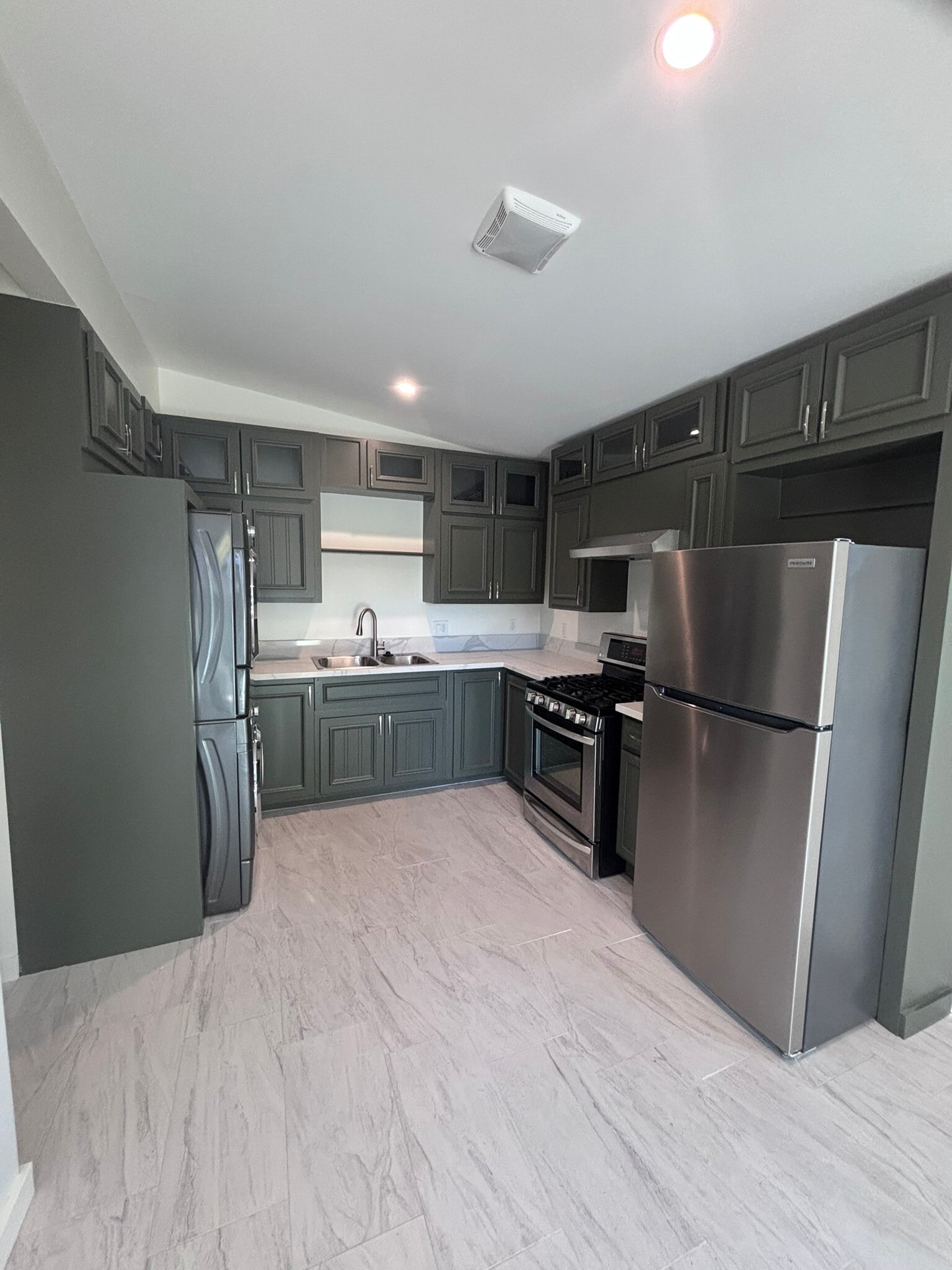 Building Photo - 7329 Mason Ave