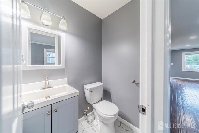 Building Photo - 846 Voorhees Ave