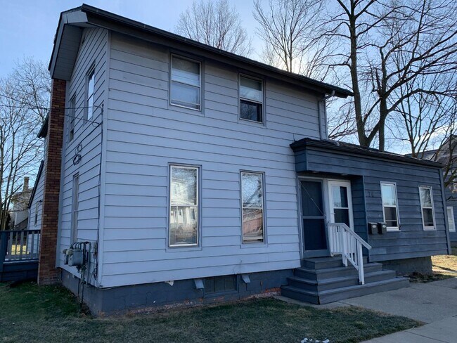 Building Photo - 14 N River St