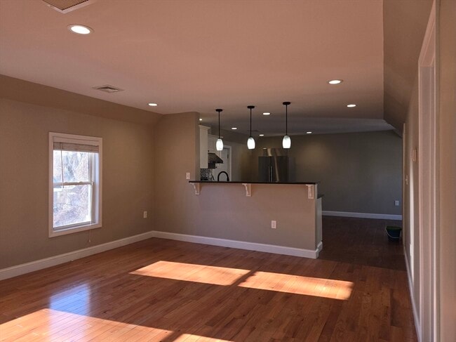 Building Photo - 3 Pearl St