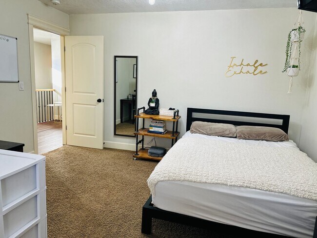 Building Photo - Charming Home in Great Location