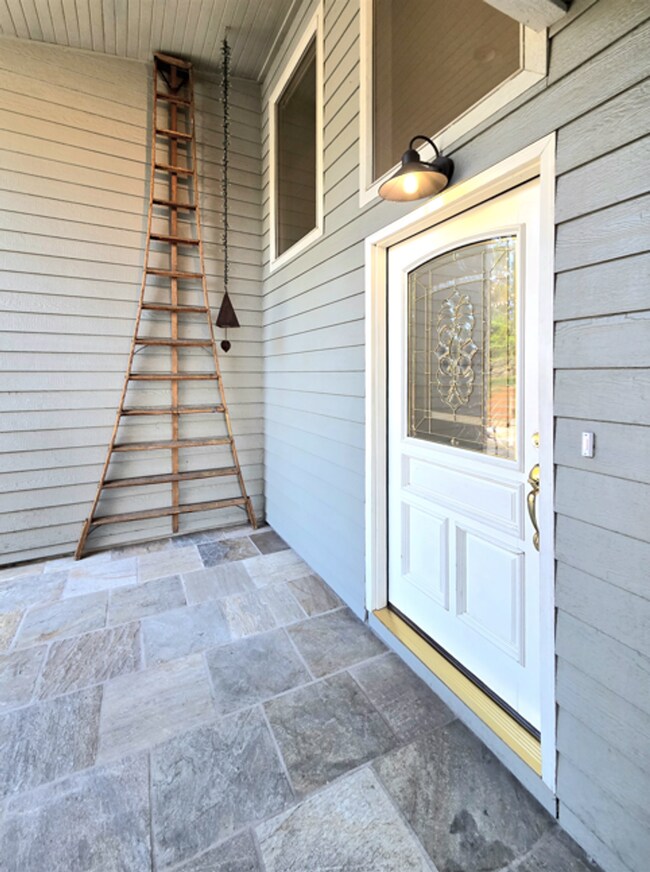Building Photo - Extra Large 4-Bed, 2.5-Bath for Rent in East Wenatchee SD!