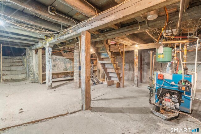 Building Photo - 84 New Rd