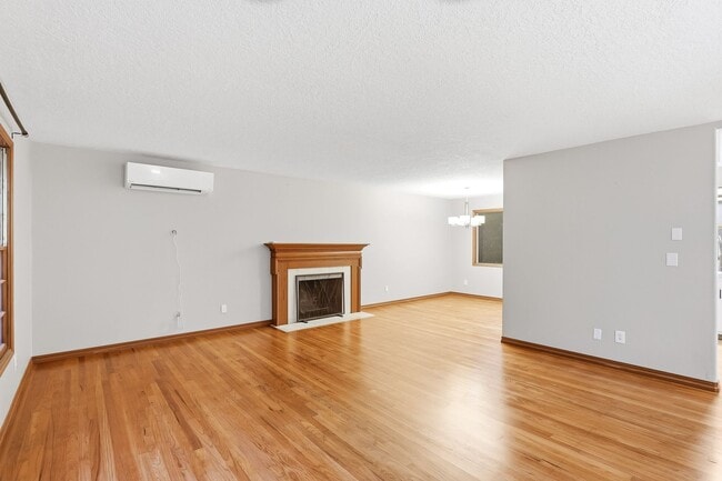 Building Photo - Charming Lake Oswego Home on Large Corner Lot – 3BR, 2.5BA + Bonus Room