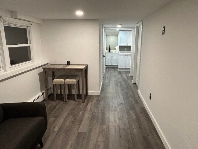 Building Photo - 619 N Harvard Ave