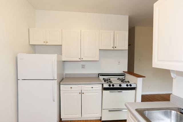 Building Photo - 836 W Cornelia