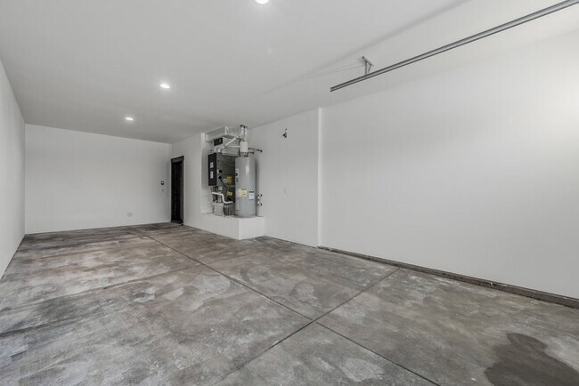 Building Photo - Brand New 3 bed 2.5 townhome