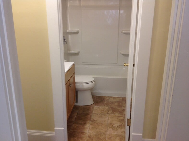 Building Photo - 4027 E 52nd St