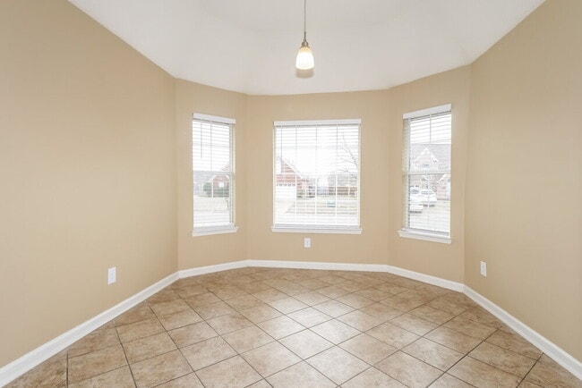 Building Photo - 8929 Bent Grass Loop E