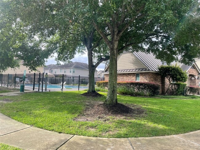 Building Photo - 16048 Limestone Lake Dr