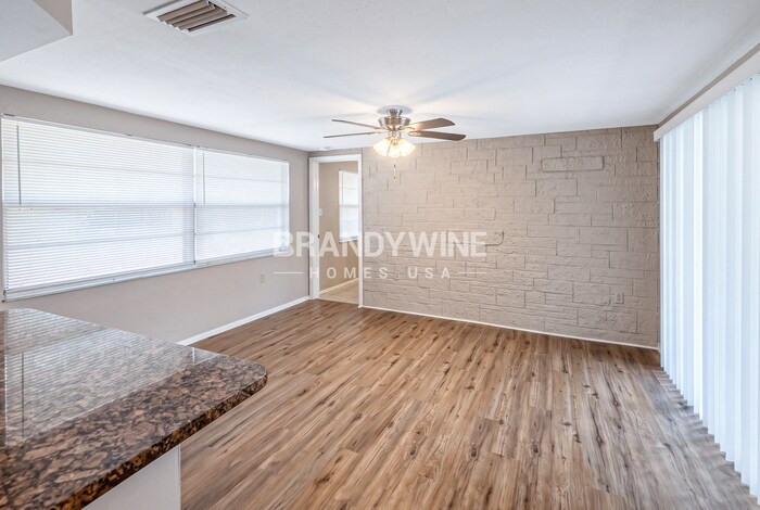 Building Photo - 7815 Treasure Pointe Dr
