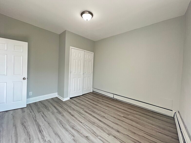 184 Garfield Ave 7 - 180 Garfield Ave