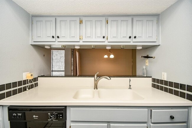 Building Photo - 3200 S Gessner Rd