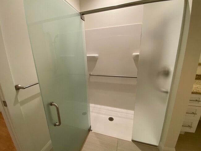 Building Photo - 875 Elm St