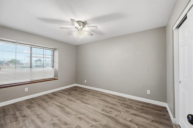 Building Photo - 5531 E Elena Ave