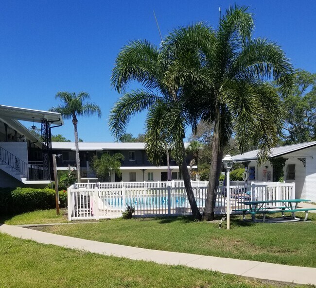 Courtyard - 6266 1st Ave S