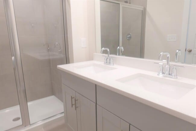 Building Photo - 16 Rockshire Trl