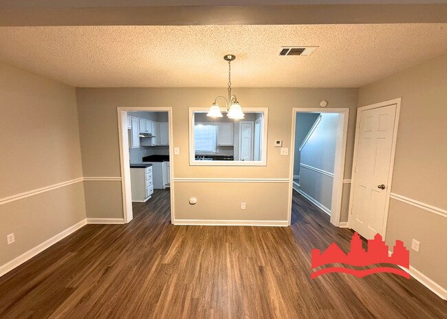 Building Photo - 5555 Blossom Ln
