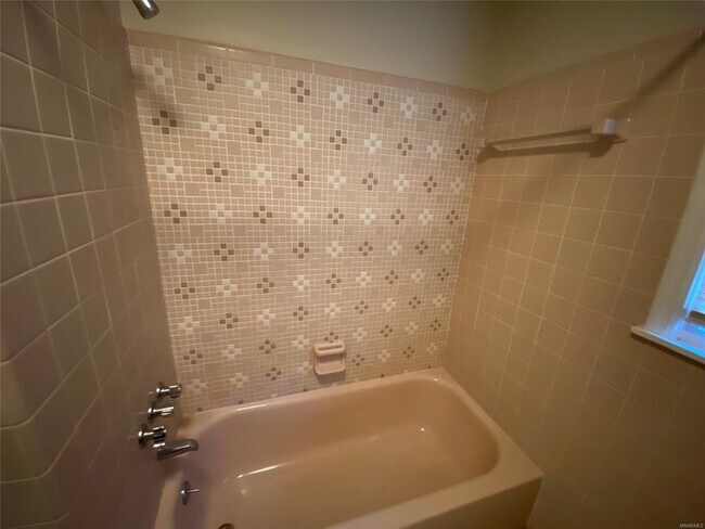 Building Photo - 2439 Hermitage Dr