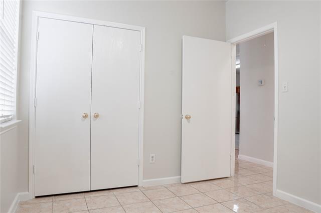 Building Photo - 7108 Park Creek Cir W