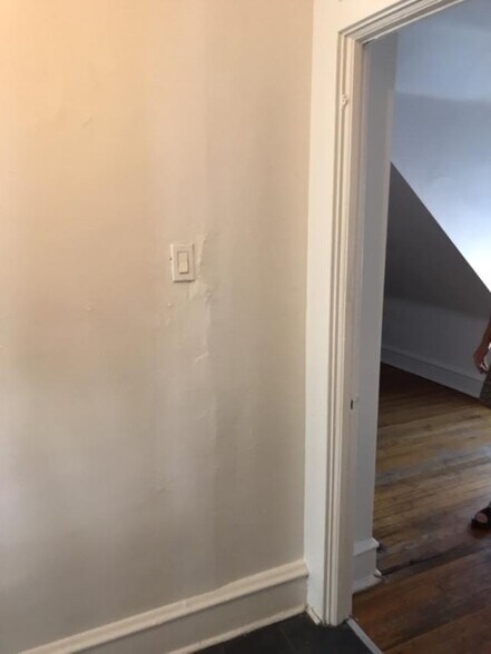 Building Photo - 104 Gayley St