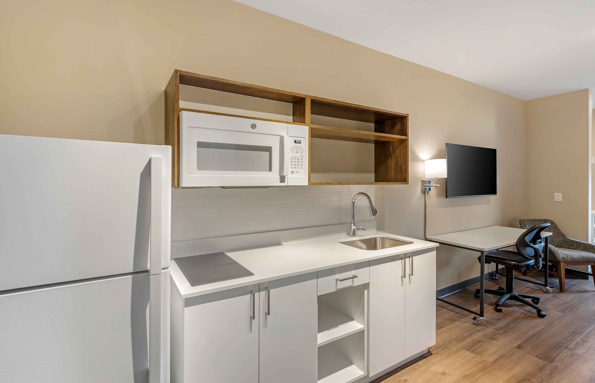 Building Photo - Furnished Studio-Belgrade - Bozeman - Yell...