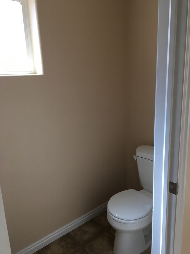 Building Photo - Nice Home in Quiet Community