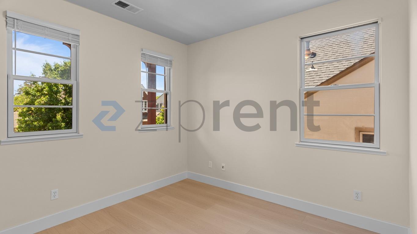 Building Photo - Unit