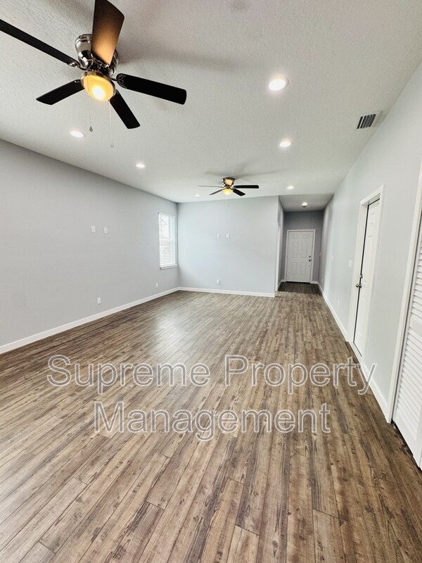 Building Photo - 6073 Vermont Ave