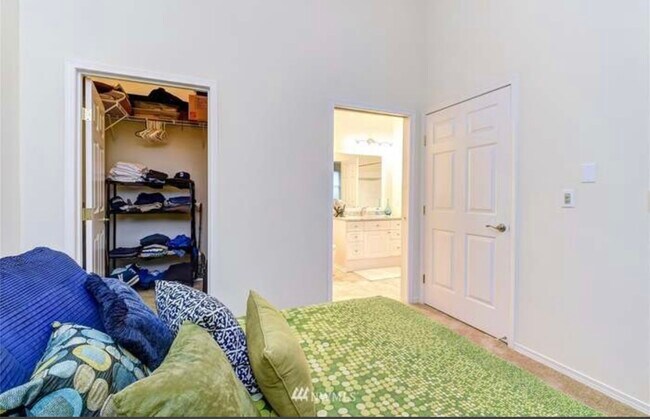 Building Photo - 16125 Juanita Woodinville Way NE