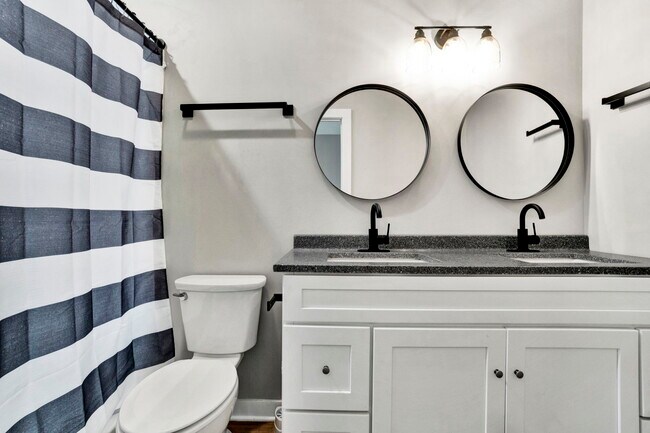 Building Photo - 100 E Maple St