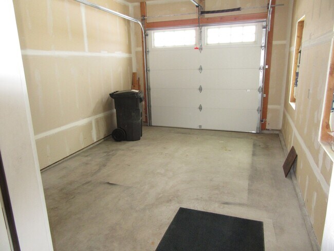 Building Photo - 45 Great Northern Dr