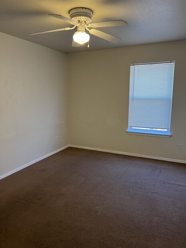 Building Photo - 2218 Katy Ln