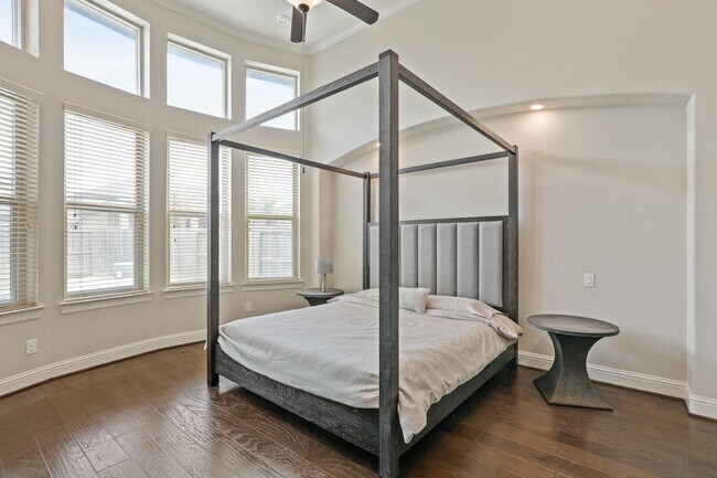 Building Photo - 5730 Balcones Ridge Ln