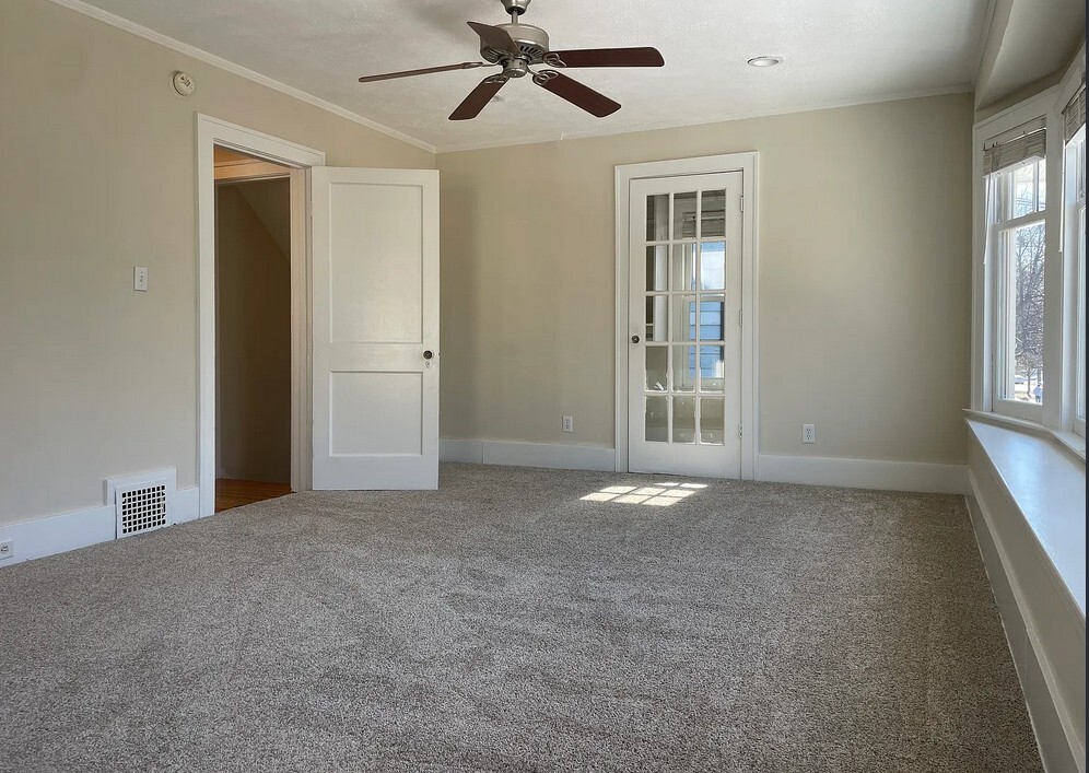 Building Photo - 704 Lovett Ave SE