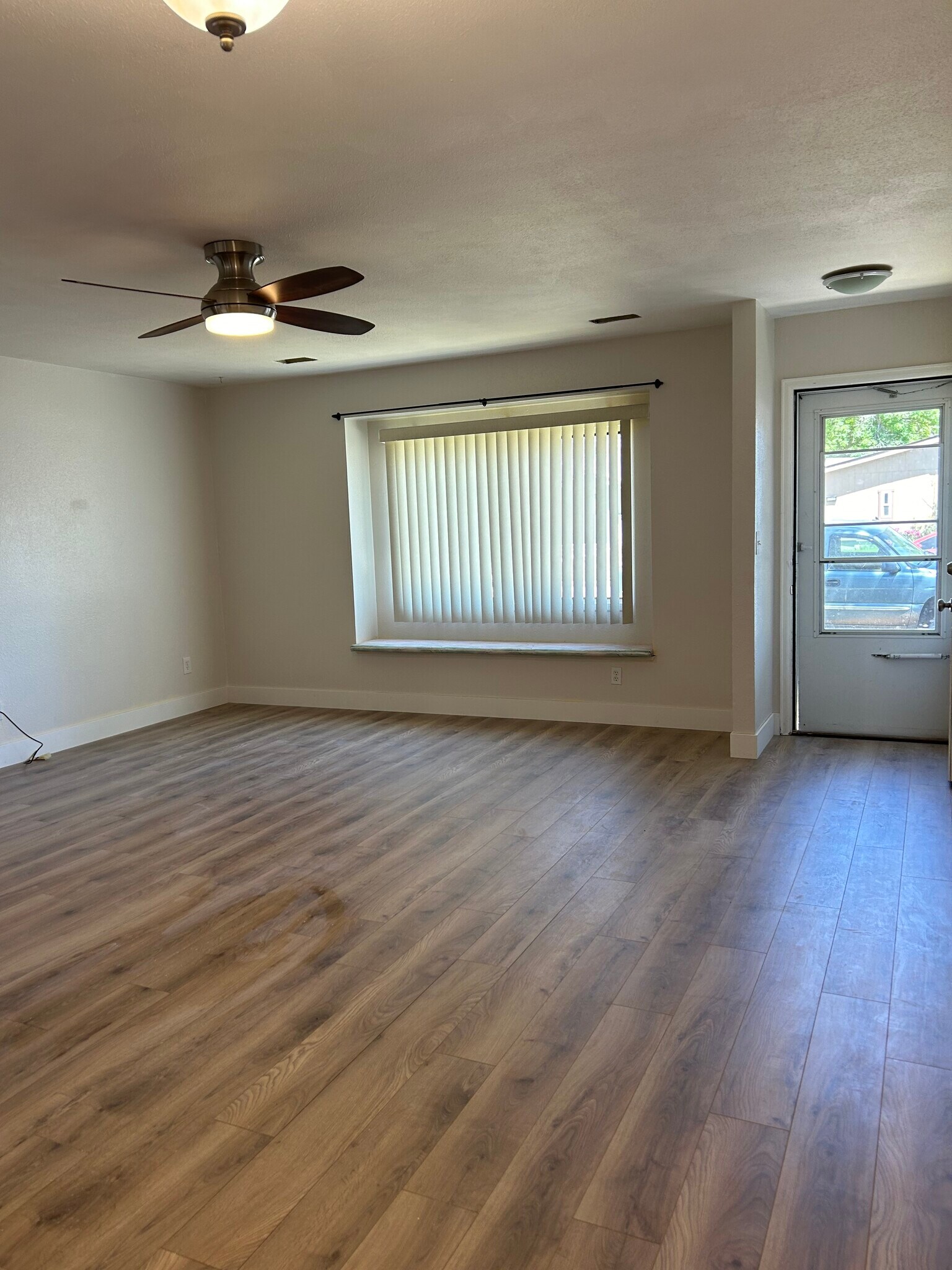 Building Photo - 3737 Roosevelt Ave