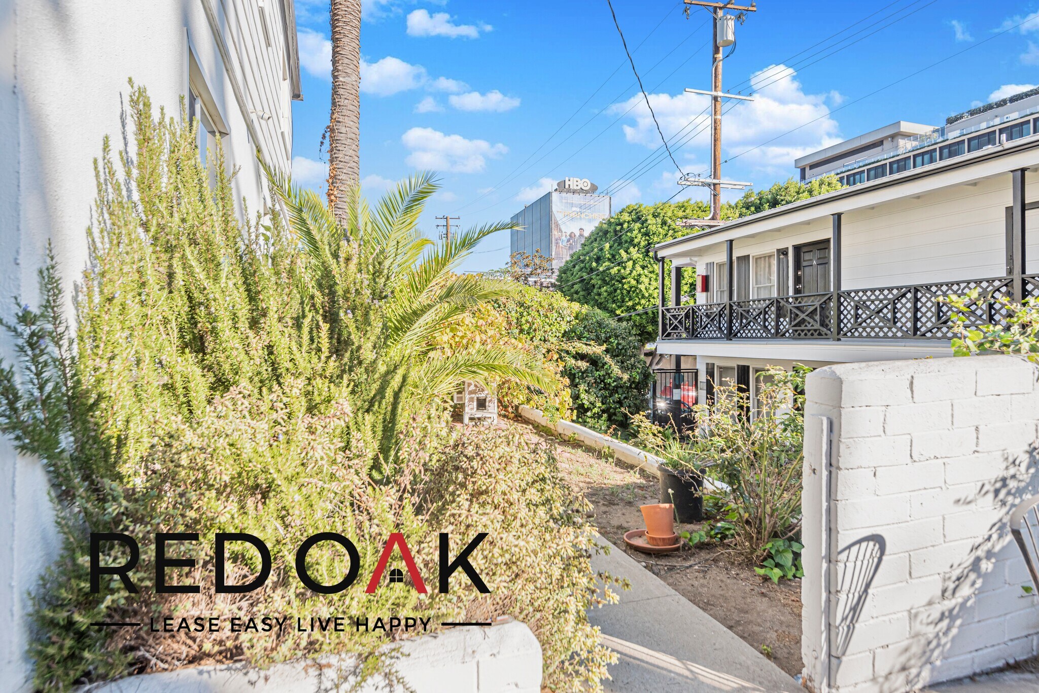 Building Photo - 1115 N Doheny Dr