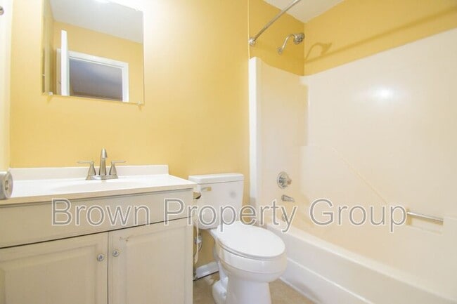 Building Photo - 3196 Petunia Ave