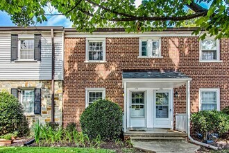 Building Photo - Border of Bethesda & Silver Spring 2+1 TWO...