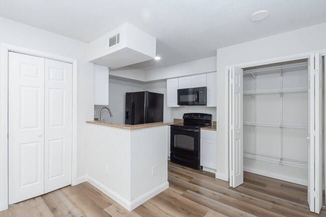 Building Photo - 2110 Wilcrest Dr