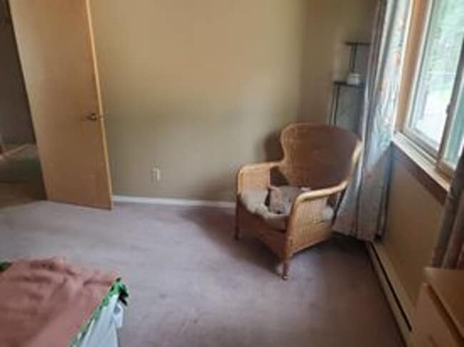 Building Photo - Marsenich- 2 bedroom house with fenced yard.